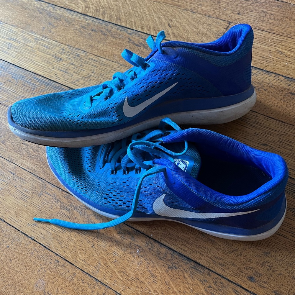 nike womens flex run sneakers - great condition